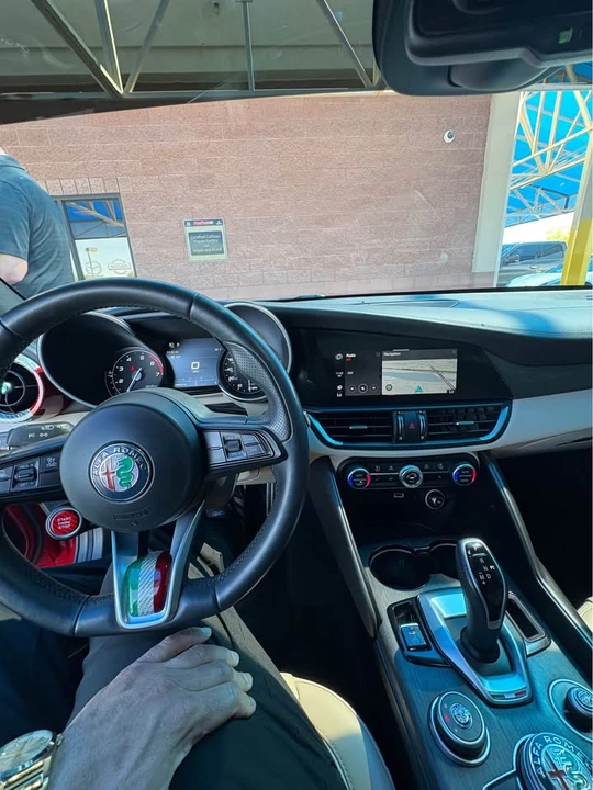 2023 Alfa Romeo Giulia - Image 9 of 14