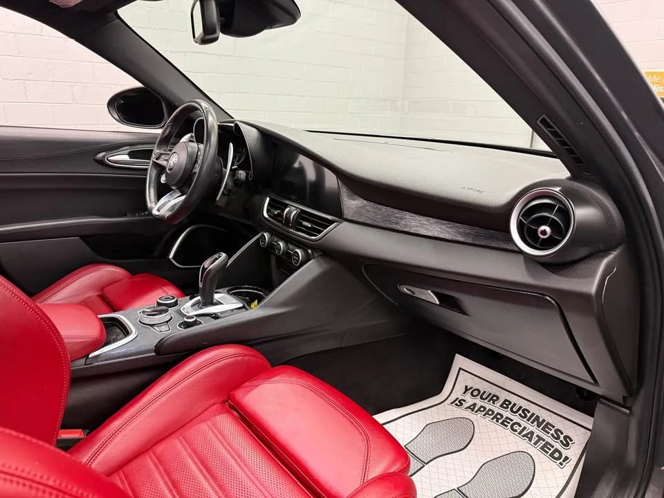 2023 Alfa Romeo Giulia - Image 6 of 18