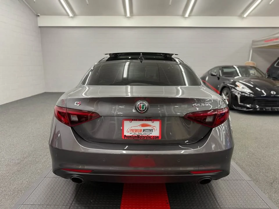 2023 Alfa Romeo Giulia - Image 2 of 18