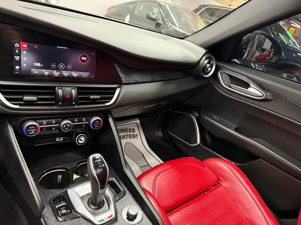 2023 Alfa Romeo Giulia - Image 14 of 18