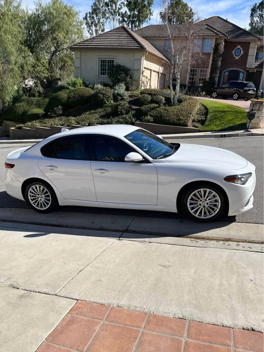 2023 Alfa Romeo Giulia - Image 2 of 7