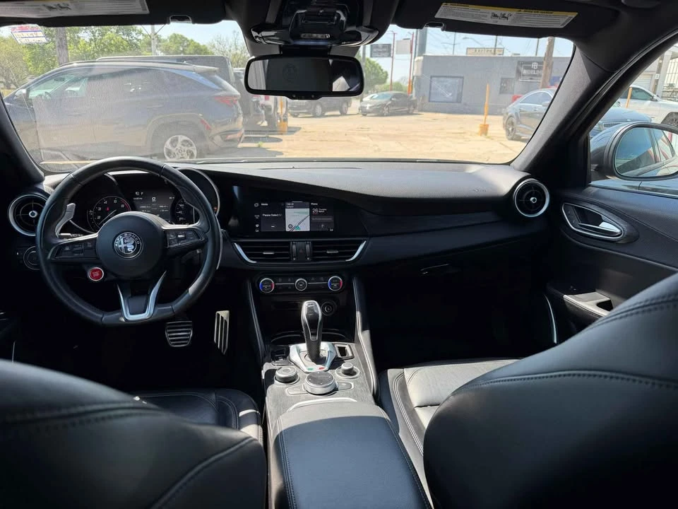 2023 Alfa Romeo Giulia - Image 9 of 10