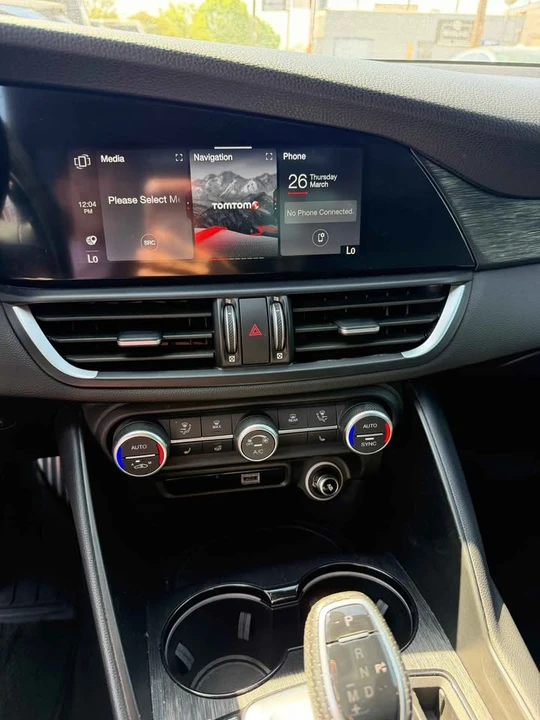 2023 Alfa Romeo Giulia - Image 5 of 10