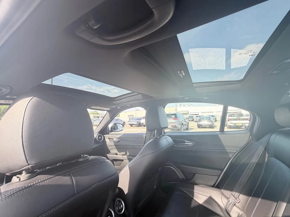 2023 Alfa Romeo Giulia - Image 17 of 19