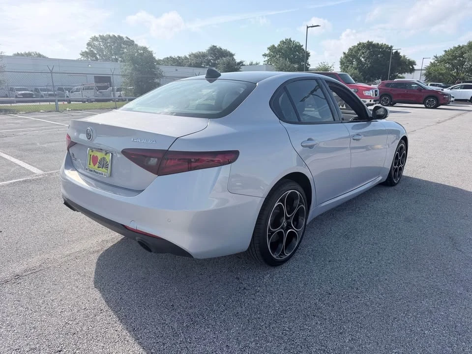 2023 Alfa Romeo Giulia - Image 7 of 19