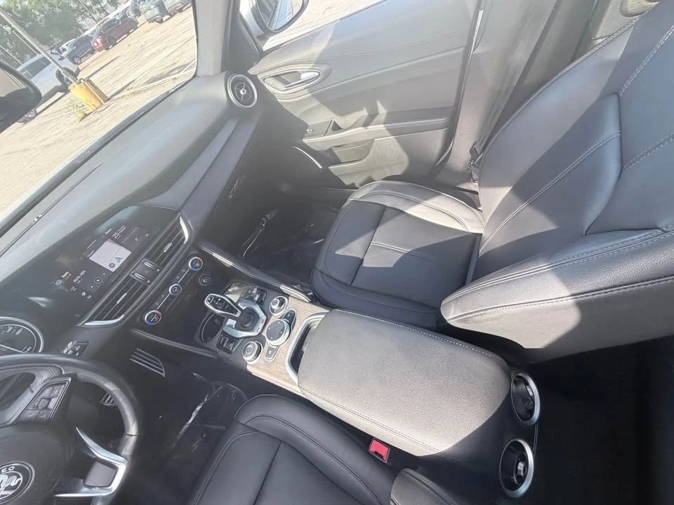 2023 Alfa Romeo Giulia - Image 16 of 19