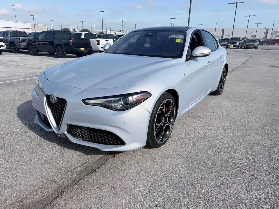 2023 Alfa Romeo Giulia - Image 2 of 19