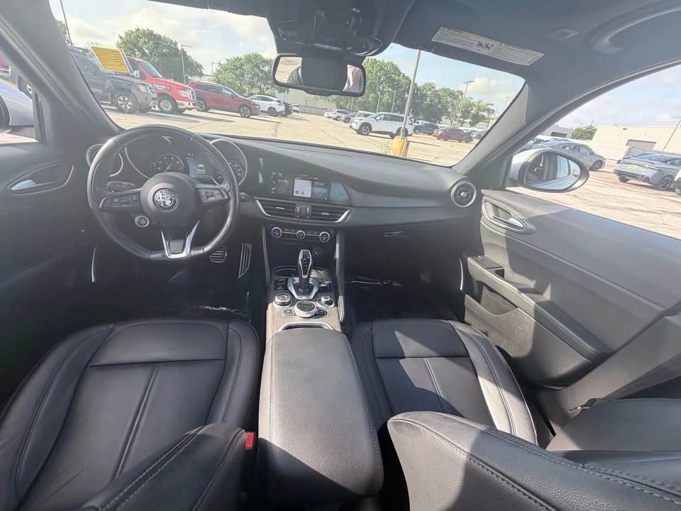 2023 Alfa Romeo Giulia - Image 15 of 19
