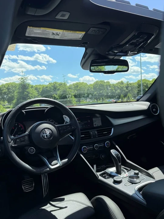 2023 Alfa Romeo Giulia - Image 9 of 15