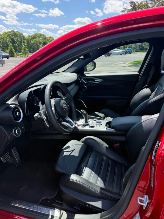 2023 Alfa Romeo Giulia - Image 10 of 15