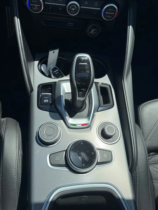 2023 Alfa Romeo Giulia - Image 14 of 15