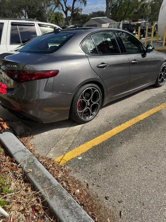 2023 Alfa Romeo Giulia - Image 5 of 12