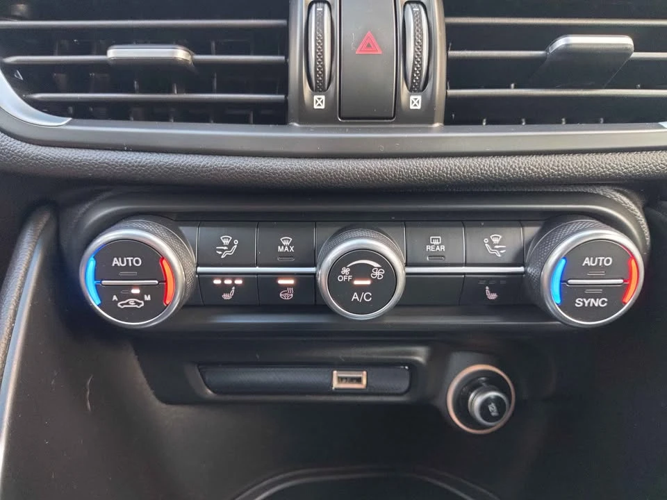 2023 Alfa Romeo Giulia - Image 6 of 11