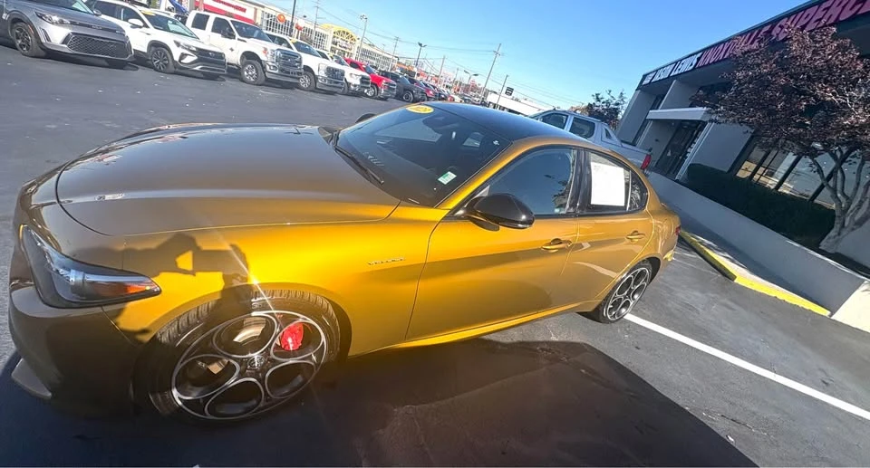 2023 Alfa Romeo Giulia - Image 2 of 5