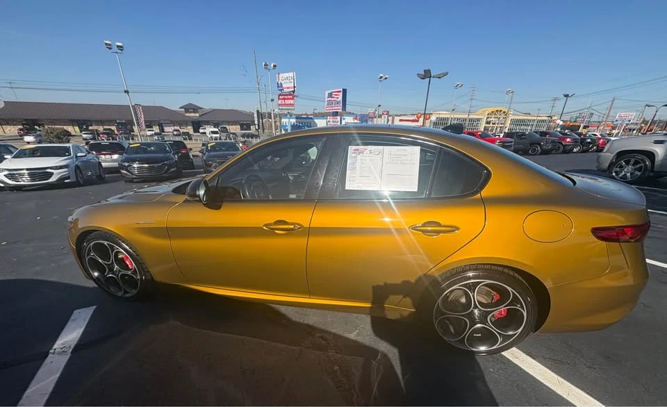 2023 Alfa Romeo Giulia - Image 4 of 5
