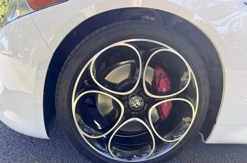 2023 Alfa Romeo Giulia - Image 16 of 16