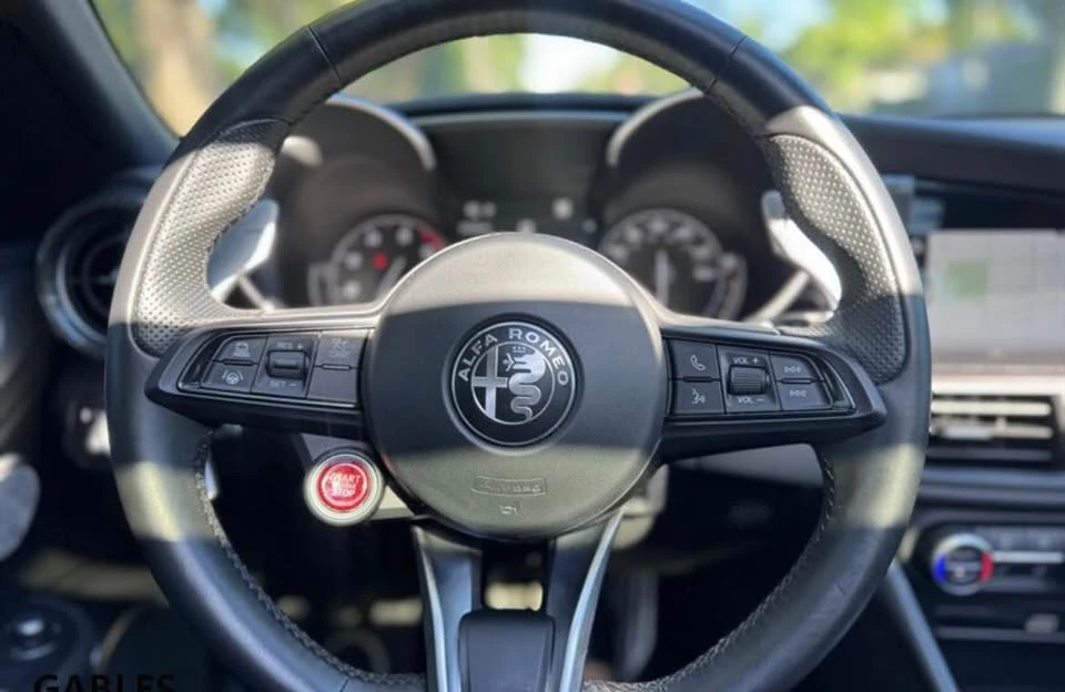 2023 Alfa Romeo Giulia - Image 9 of 16