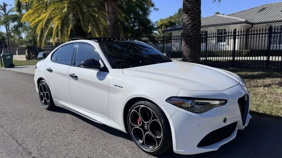 2023 Alfa Romeo Giulia - Image 10 of 16