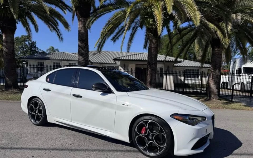 2023 Alfa Romeo Giulia - Image 14 of 16
