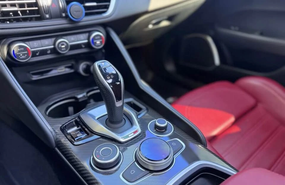 2023 Alfa Romeo Giulia - Image 8 of 16