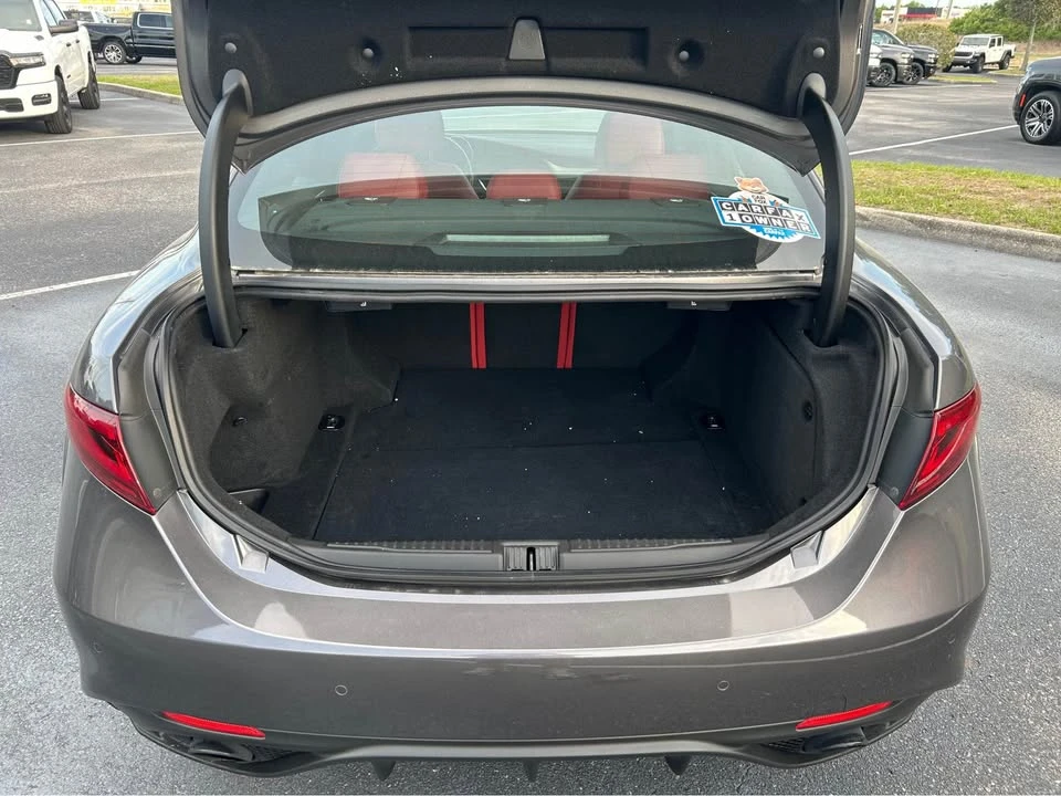2023 Alfa Romeo Giulia - Image 15 of 15