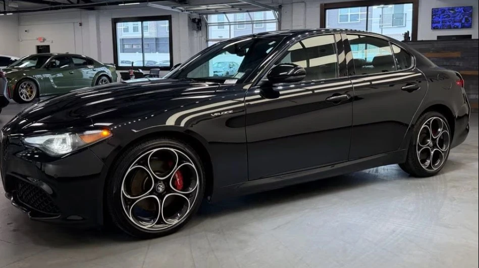 2023 Alfa Romeo Giulia - Image 2 of 5