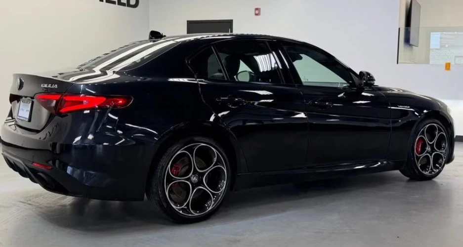 2023 Alfa Romeo Giulia - Image 4 of 5