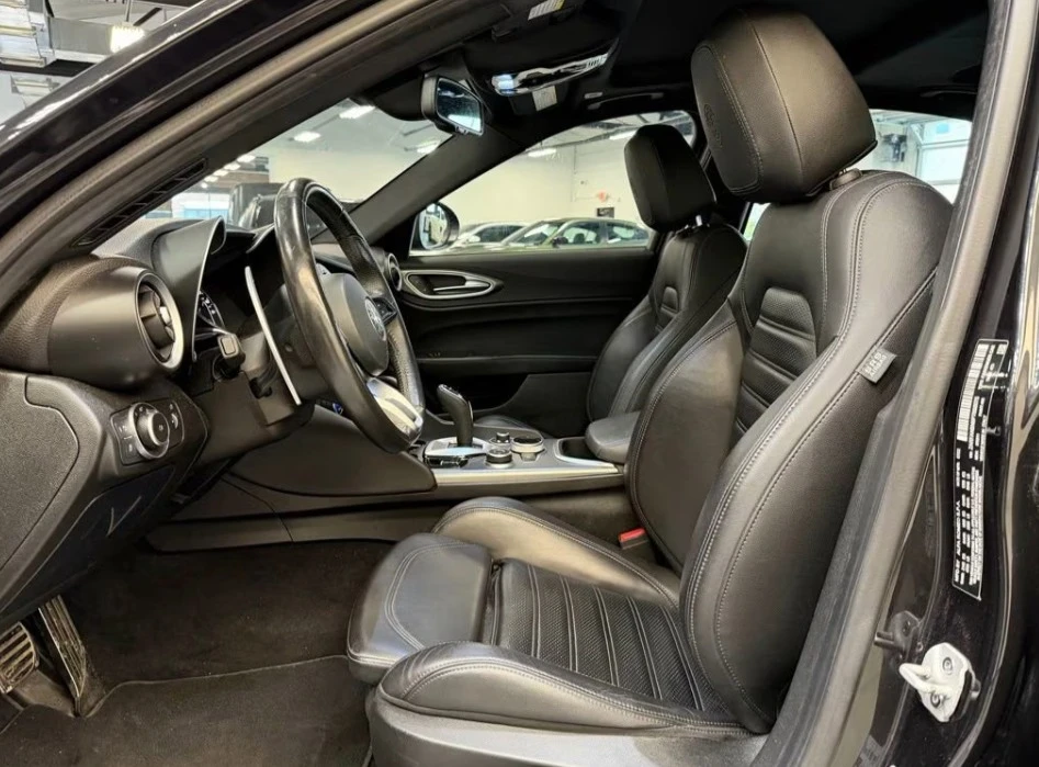 2023 Alfa Romeo Giulia - Image 5 of 5