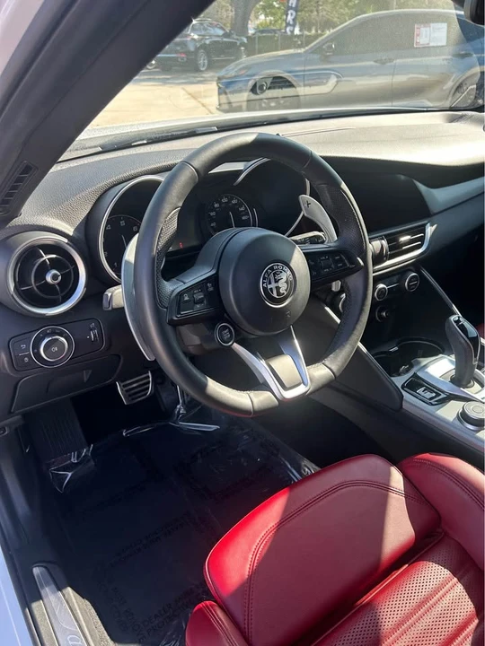 2023 Alfa Romeo Giulia - Image 7 of 12