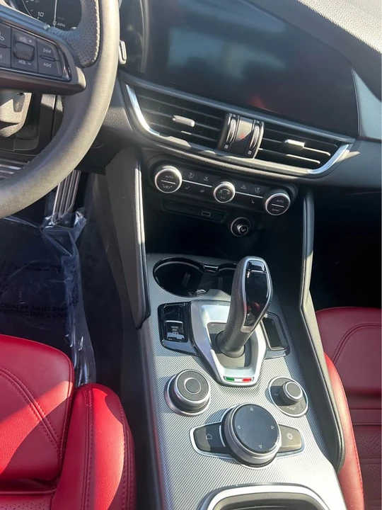 2023 Alfa Romeo Giulia - Image 8 of 12