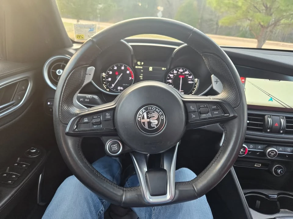 2023 Alfa Romeo Giulia - Image 15 of 20