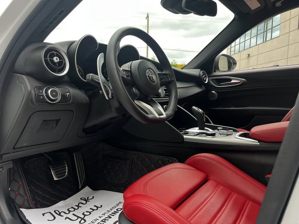2023 Alfa Romeo Giulia - Image 13 of 20
