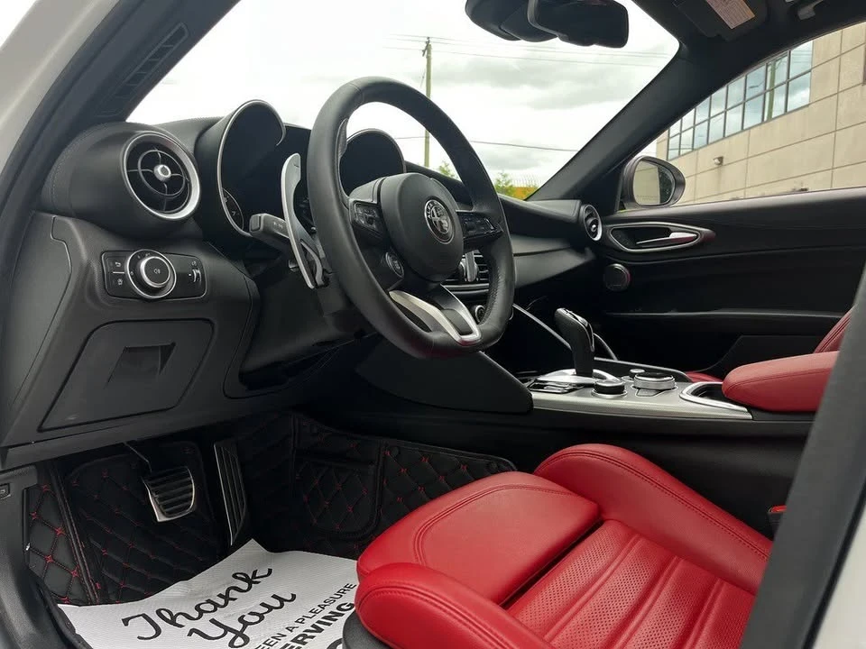 2023 Alfa Romeo Giulia - Image 13 of 20