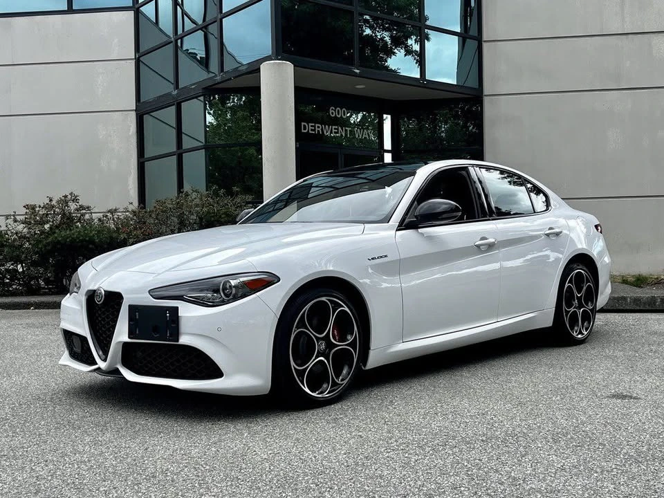 2023 Alfa Romeo Giulia - Image 2 of 20
