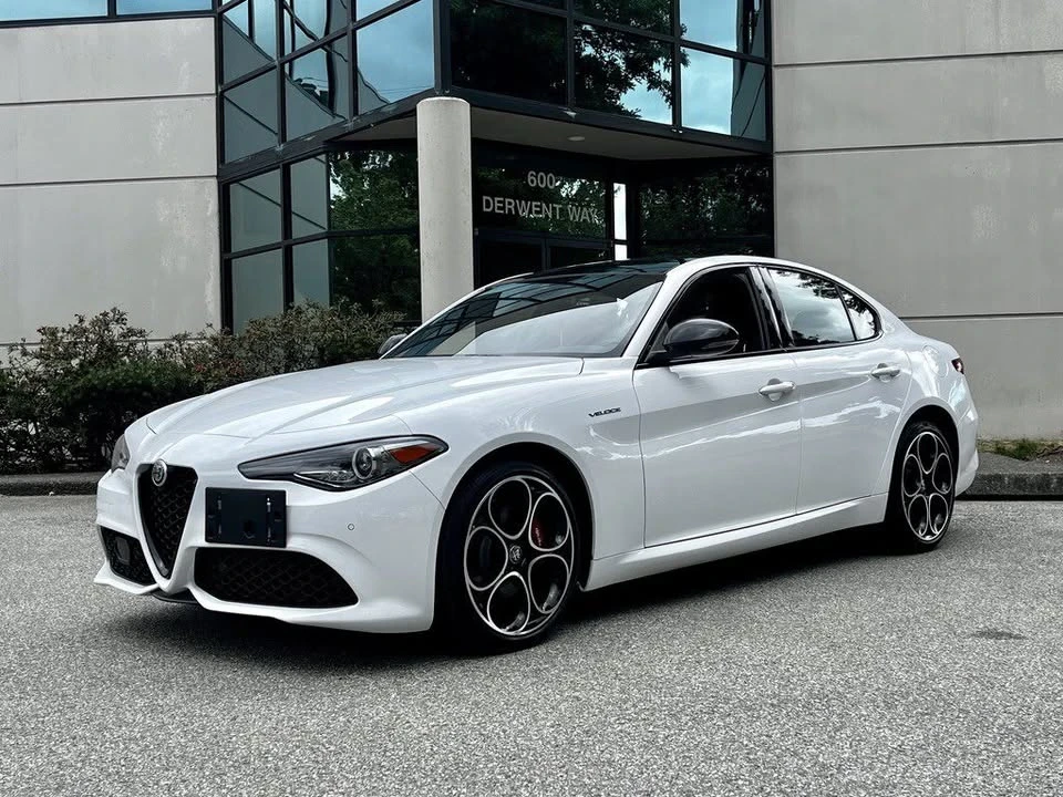 2023 Alfa Romeo Giulia - Image 2 of 20