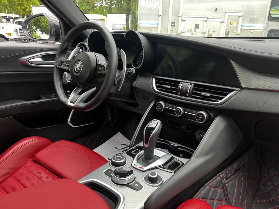 2023 Alfa Romeo Giulia - Image 15 of 20