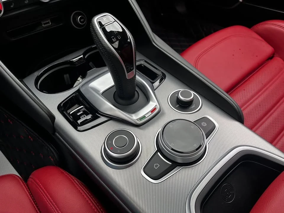 2023 Alfa Romeo Giulia - Image 19 of 20