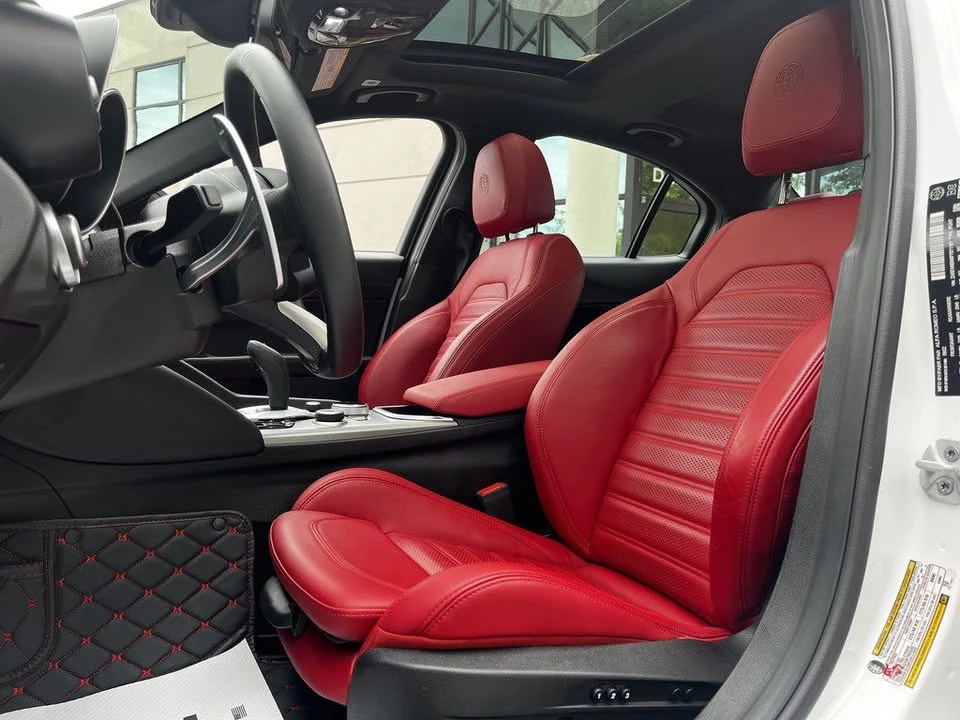 2023 Alfa Romeo Giulia - Image 15 of 19