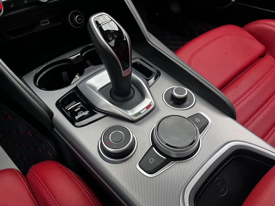 2023 Alfa Romeo Giulia - Image 18 of 19