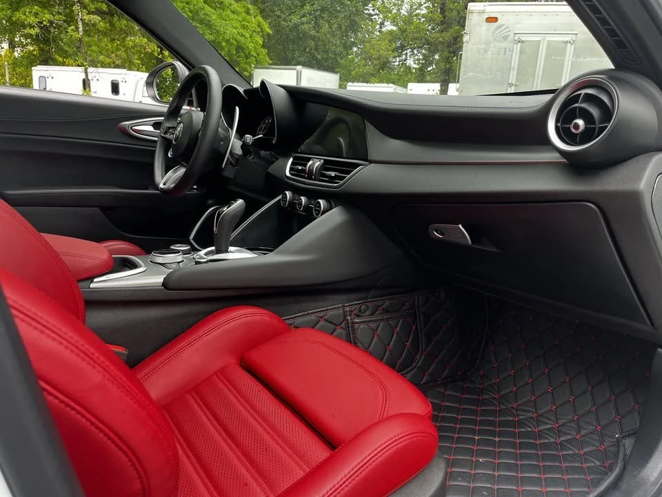 2023 Alfa Romeo Giulia - Image 10 of 19