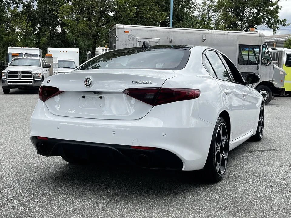 2023 Alfa Romeo Giulia - Image 7 of 20