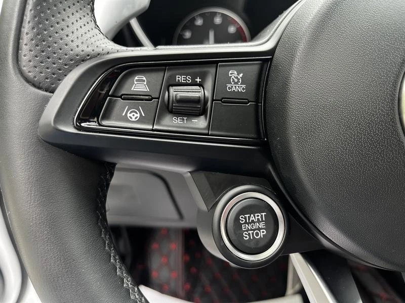 2023 Alfa Romeo Giulia - Image 14 of 20