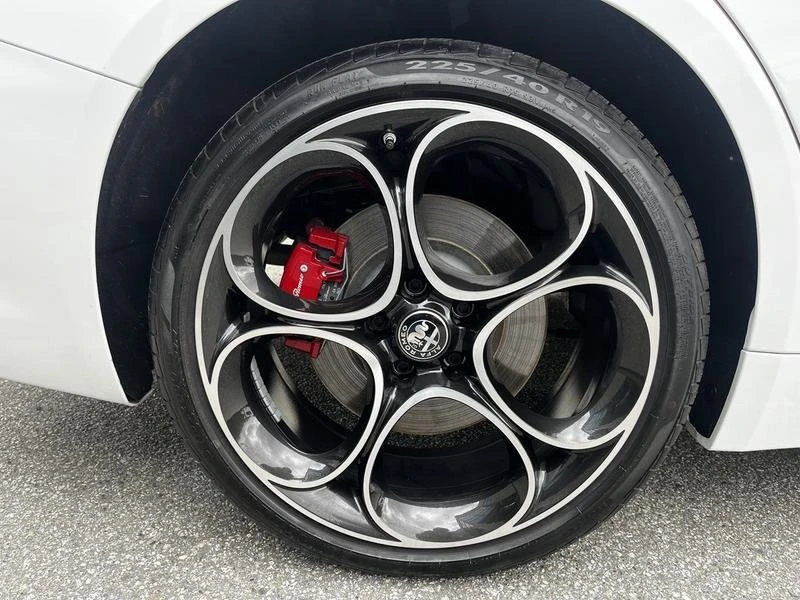 2023 Alfa Romeo Giulia - Image 19 of 20