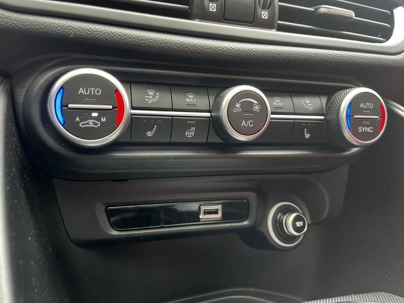 2023 Alfa Romeo Giulia - Image 17 of 20