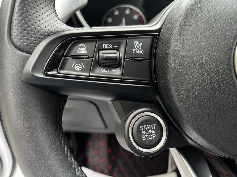 2023 Alfa Romeo Giulia - Image 14 of 20