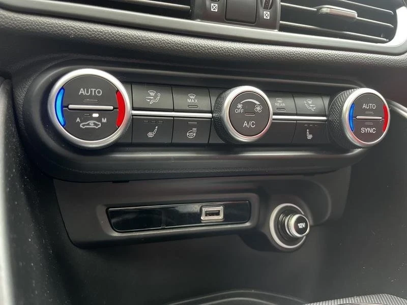 2023 Alfa Romeo Giulia - Image 17 of 20