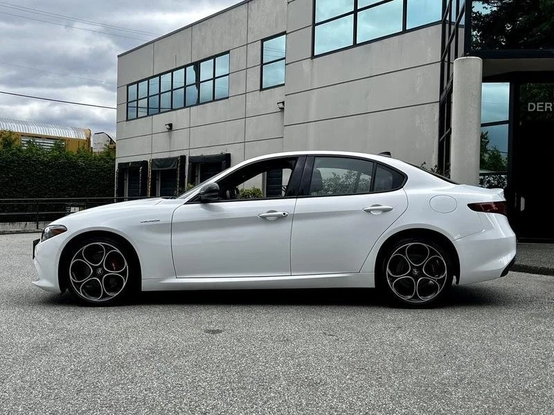 2023 Alfa Romeo Giulia - Image 4 of 20