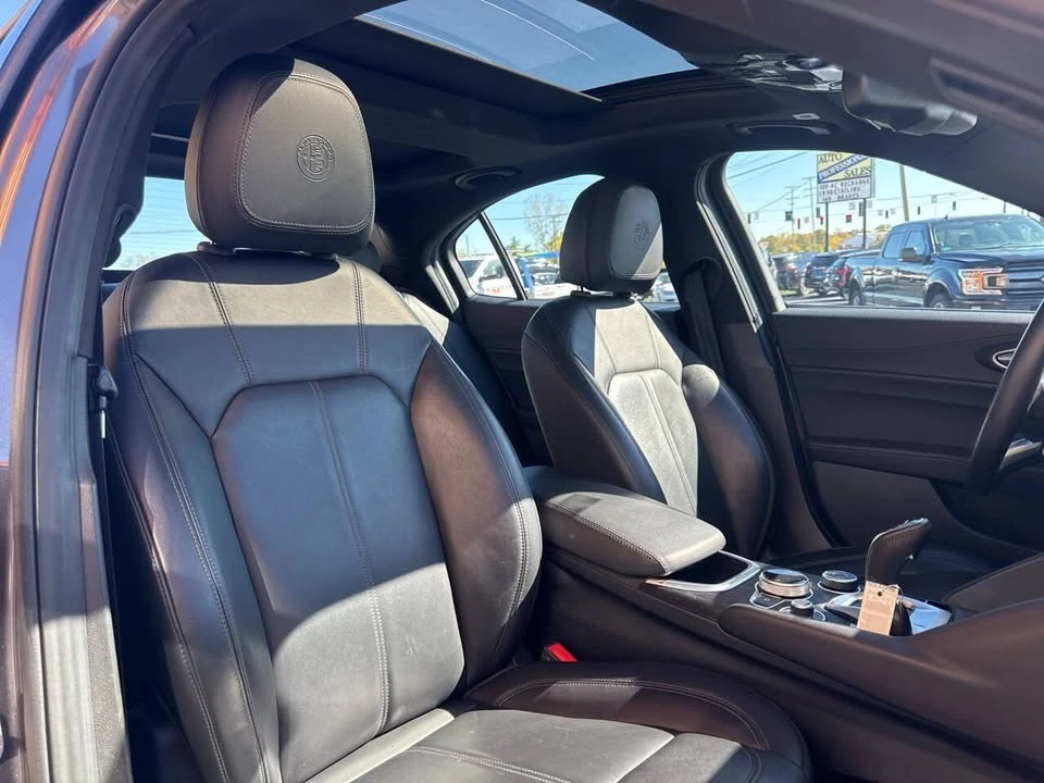 2023 Alfa Romeo Giulia - Image 8 of 19