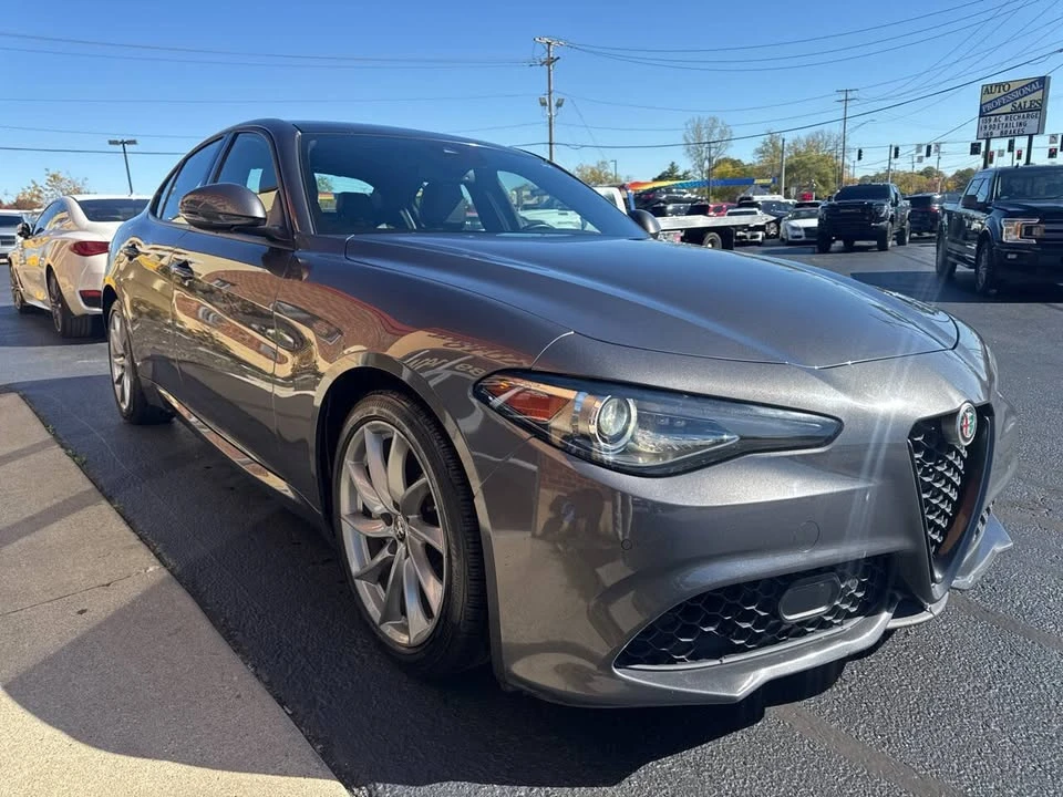 2023 Alfa Romeo Giulia - Image 4 of 19