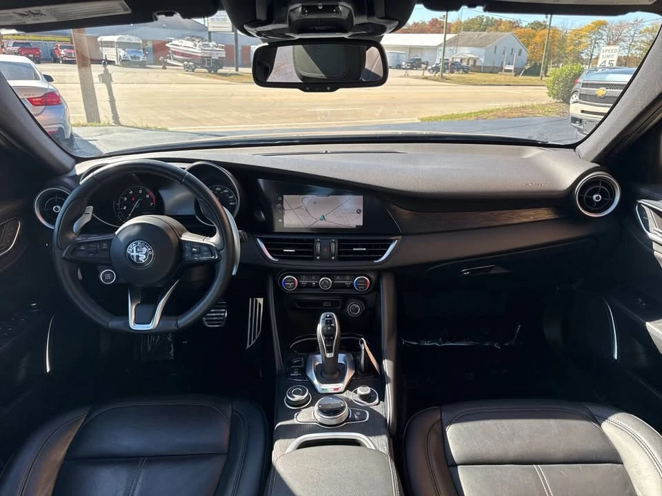 2023 Alfa Romeo Giulia - Image 10 of 19